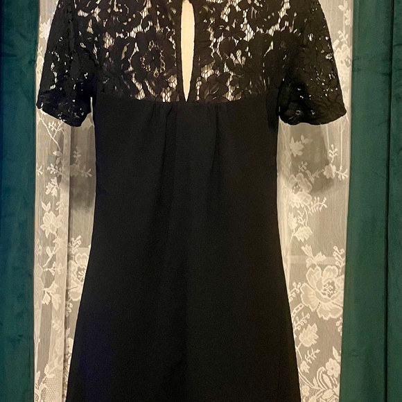 Vanberfia / Black / Smock Dress w Lace Detail / M - Picture 3 of 7